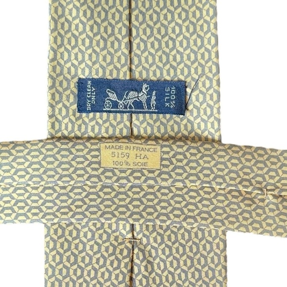 Authentic HERMES 100% Silk Yellow & Gray Neck Tie - Picture 2 of 4